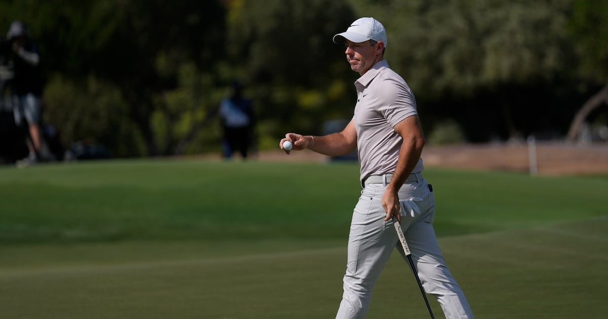 Rory McIlroy shares lead in Dubai and closes in on fourth straight European title Rory McIlroy shares lead in Dubai and closes in on fourth straight European title