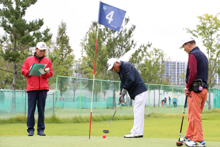 Older adults play park golf during a regional competition in Daegu on Oct. 17, 2024. [NEWS1]