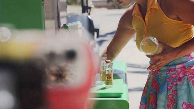 Cart girl viral titkok says dads do the flirting on the golf course