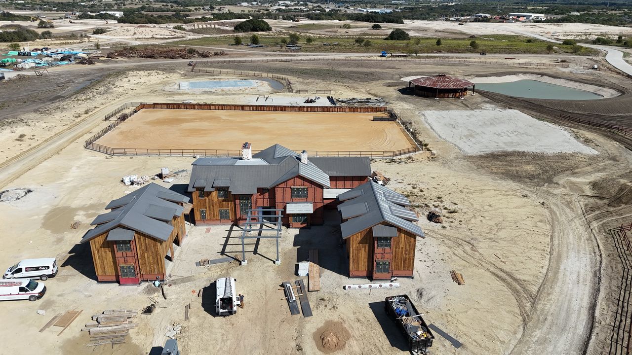 dE6OVtyA (Photo by The Governale Group)