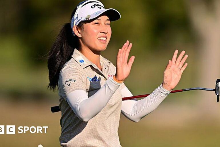 Jeeno Thitikul of Thailand celebrates her winning putt on the 18th green during the final round of the CME Group Tour Championship