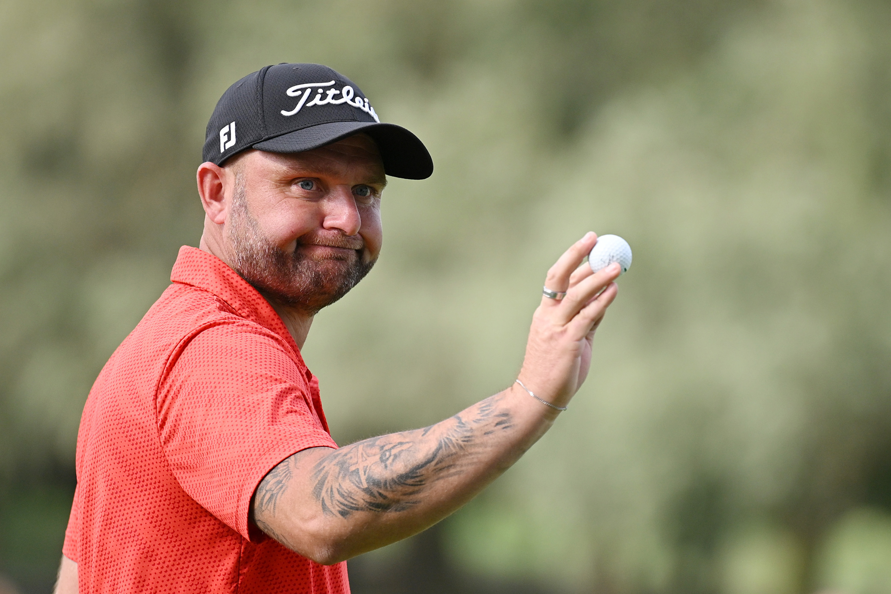Andy Sullivan waves to the crowd during the final round of the 2025 British Masters
