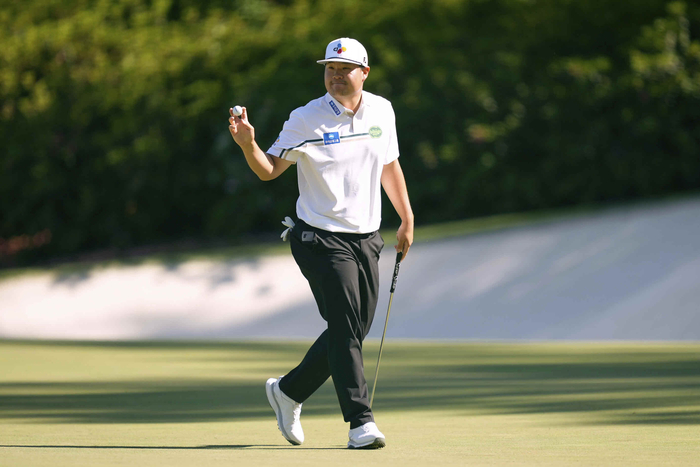 Lim Sung-jae, who met Tiger Woods at the Hero World Challenge last year and took a commemorative photo. Lim Sung-jae