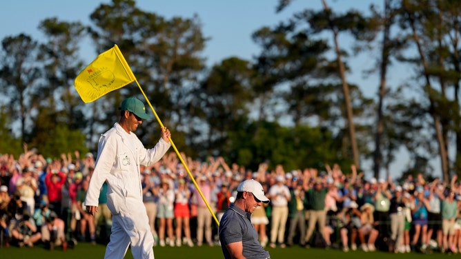 rory mcilroy knees masters