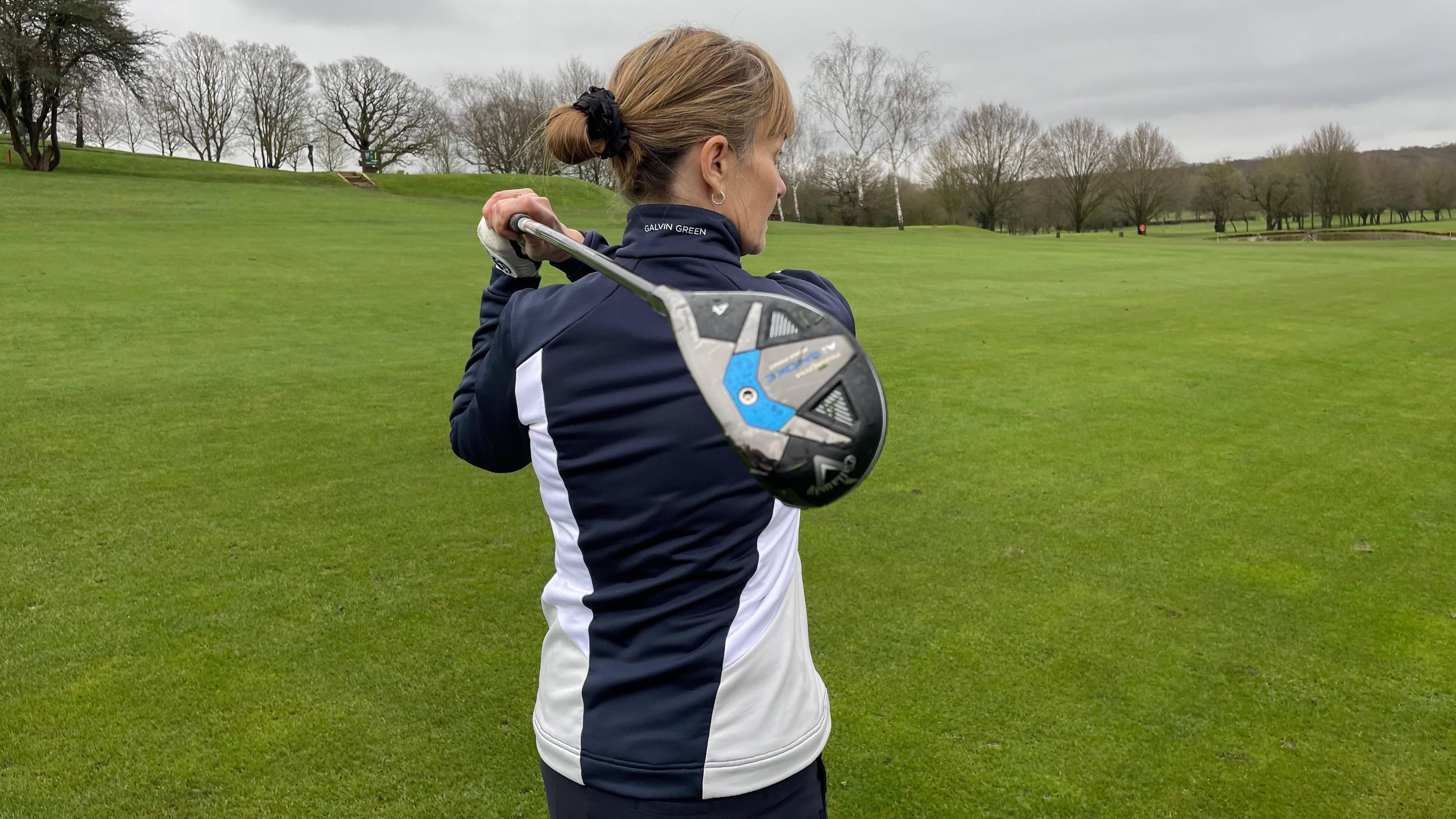 Alison Root hits the Callaway Paradym Ai Smoke Max Fast hybrid
