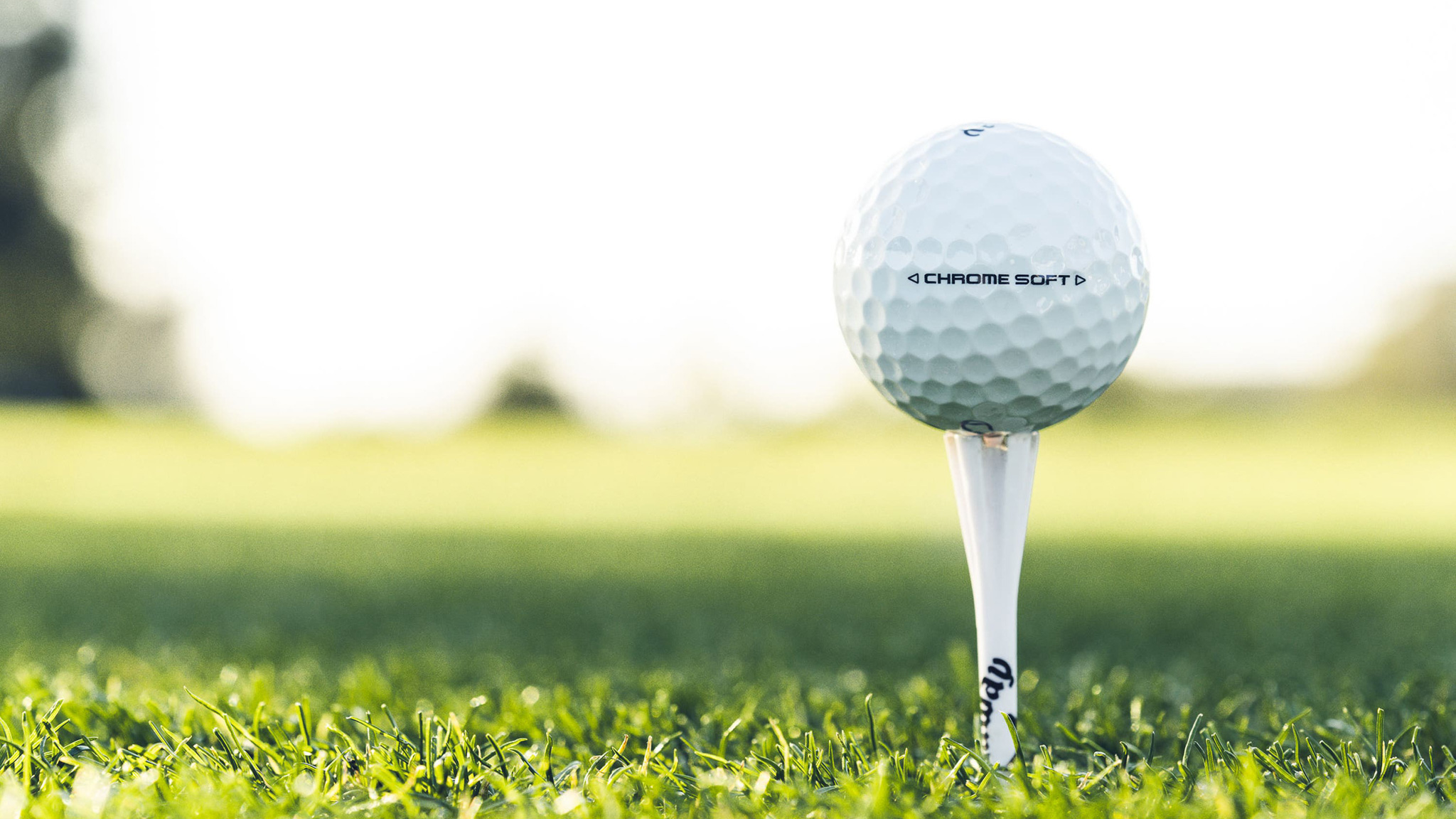 Close-up details of the Callaway Chrome Soft golf ball on tee