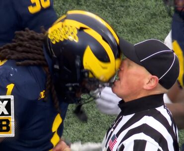 Michigan player HEADBUTTS the Ref in Ohio State vs. Michigan 😳