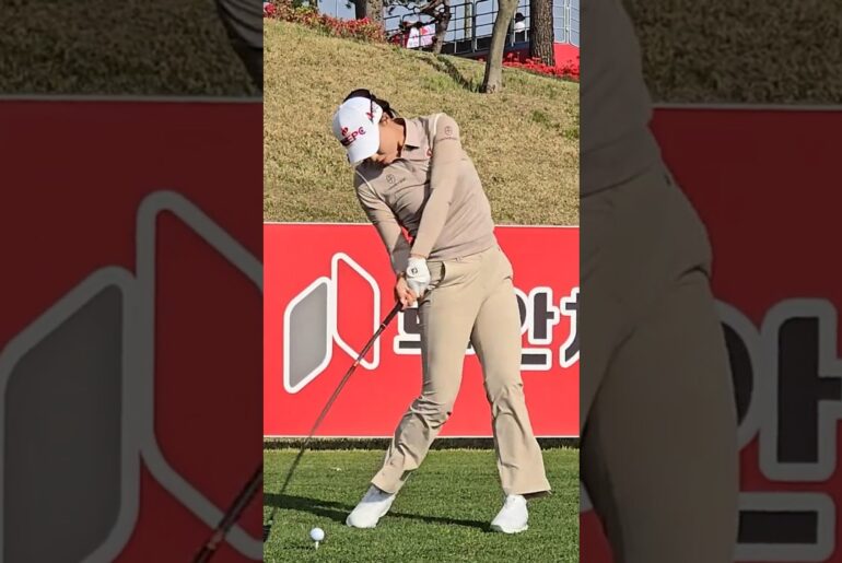 다운스윙시 힙턴이 예술인 문정민프로 드라이버 티샷 슬로모션 영상 #KOREA#GOLF#KLPGA#미녀#Beauty#골퍼#golfshorts#골프쇼츠#골프#swing#스윙_여행사랑