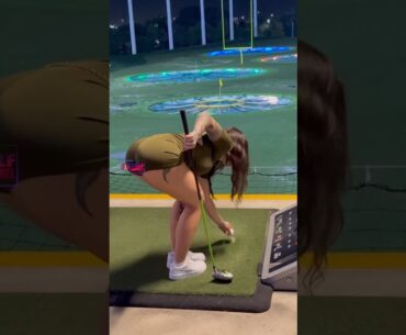 Amazing Golf Swing you need to see | Golf Girl awesome swing | Golf shorts | Paula Segarra