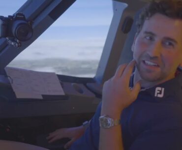 Pilot oder Golfprofi? Nicolai von Dellingshausen fliegt einen Airbus A320 (im Simulator)