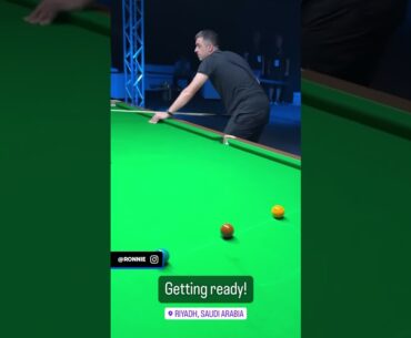 The 🐐 preparing to try and grab a 167 🪙⚫️ #ronnie #snooker #wst #ronnieosullivan