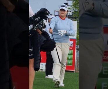 전인지.배소현.윤이나에 이어 캐디에게 두손으로 클럽을 건네는 예의 바른 최혜원프로 #KOREA#GOLF#KLPGA#미녀#Beauty#골퍼#golfshorts#골프쇼츠#골프