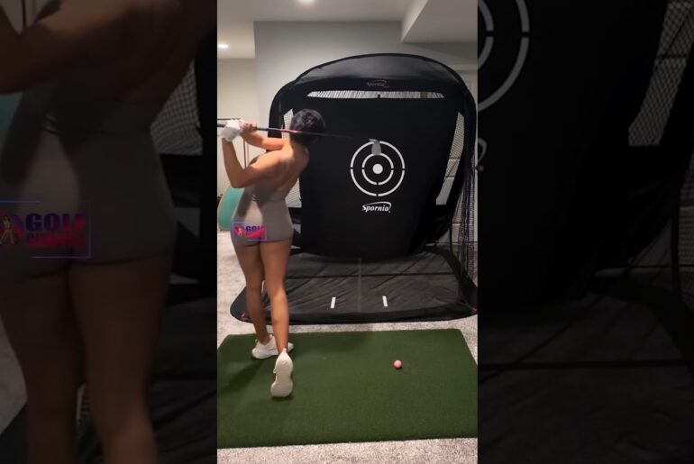 Amazing Golf Swing you need to see | Golf Girl awesome swing | Golf shorts | Waiyi Chan