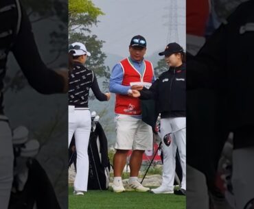 오구 방지를 위한 플레이 전 각자 본인들 볼 확인 타임.유현조 홍정민 고지원프로 #KOREA#GOLF#KLPGA#미녀#Beauty#골퍼#golfshorts#골프쇼츠#골프#swing