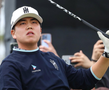 Jang Yu-bin of Korea tees off on the second hole during the first round of LIV Golf Korea at Jack Nicklaus Golf Club Korea in Incheon, May 2. Yonhap