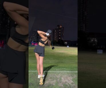 Amazing Golf Swing you need to see | Golf Girl awesome swing | Golf shorts | Praeitsara Pukawanuch