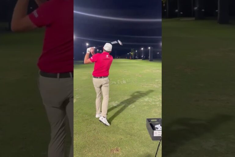 Bradley goes putter off the tee 👀