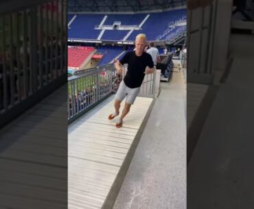 Coach Tobias aus NYC 🇺🇸 zeigt(?) die nächste 🎄Challenge mit Gewinnspiel 💪