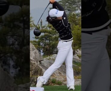 멋진 스윙.스윙 스피드가 엄청난 고지원프로 드라이버 티샷 슬로모션 영상 #KOREA#GOLF#KLPGA#미녀#Beauty#골퍼#golfshorts#골프쇼츠#골프#swing#스윙