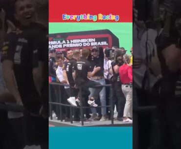 George Russell steals Daniel Ricciardo's cap & throws it on track #georgerussell #f1shorts #f1