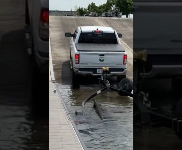 Easier loading a boat onto a bunk trailer #fishing #boating #mercuryproteam #mercurymarine