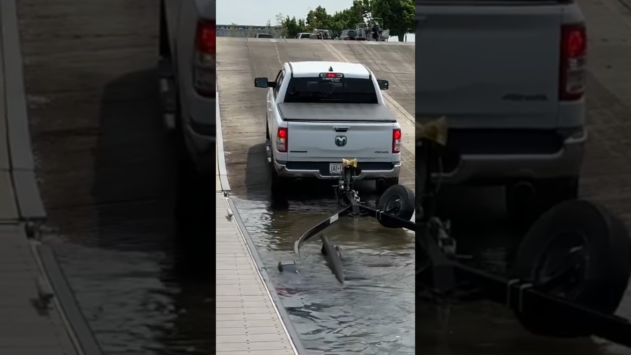 Easier loading a boat onto a bunk trailer #fishing #boating #mercuryproteam #mercurymarine