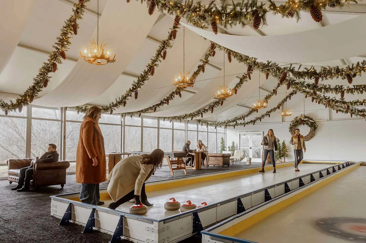This Midwest Golf Resort Turns Into a Winter Wonderland With Ice Skating, Sledding, and Santa Yahoo lifestyle home
