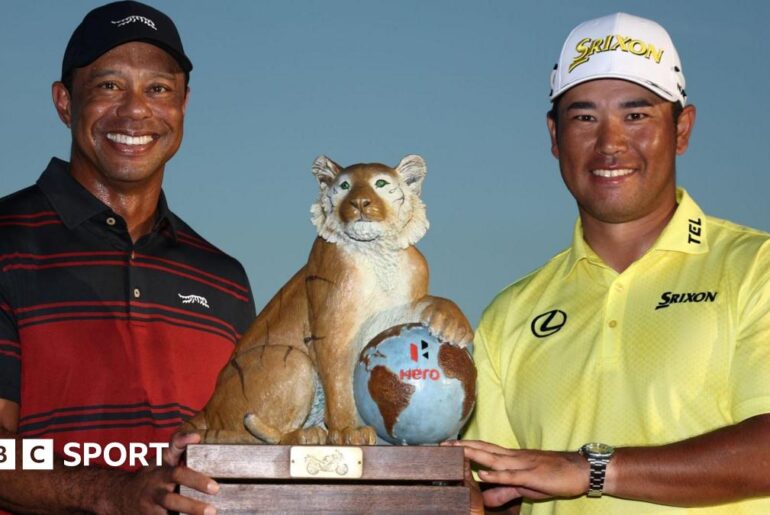 Tiger Woods poses with winner Hideki Matsuyama at the Hero World Challenge