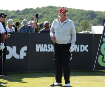 Donald Trump chips in during golf with Wayne Gretzky, Brooks Koepka