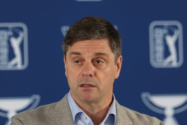 Brian Rolapp, Tiger Woods make presentation to Hero field in Bahamas