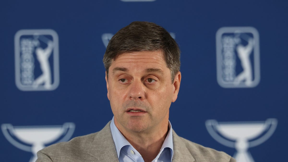 Brian Rolapp, Tiger Woods make presentation to Hero field in Bahamas Brian Rolapp, Tiger Woods make presentation to Hero field in Bahamas