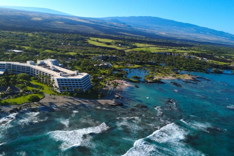 Mauna Lani lives up to its name with breathtaking golf