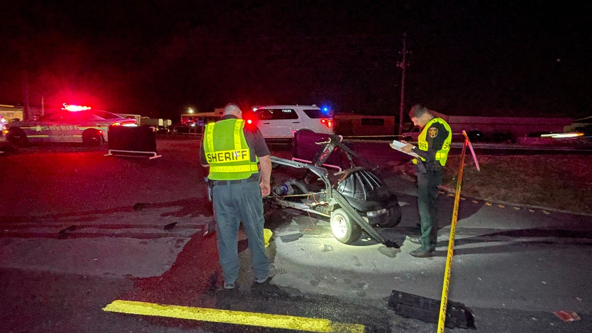 Man dies while crossing US 92 in golf cart near Lakeland Man dies while crossing US 92 in golf cart near Lakeland