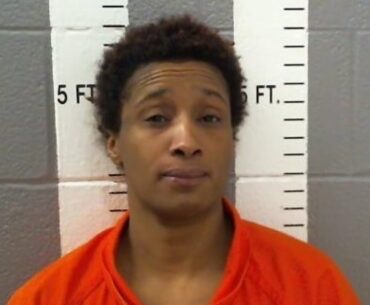 Ardmore woman arrested after alleged golf club assault