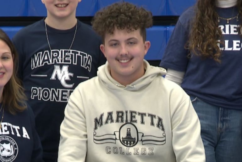 Liam Nuzum signs with Marietta College for golf