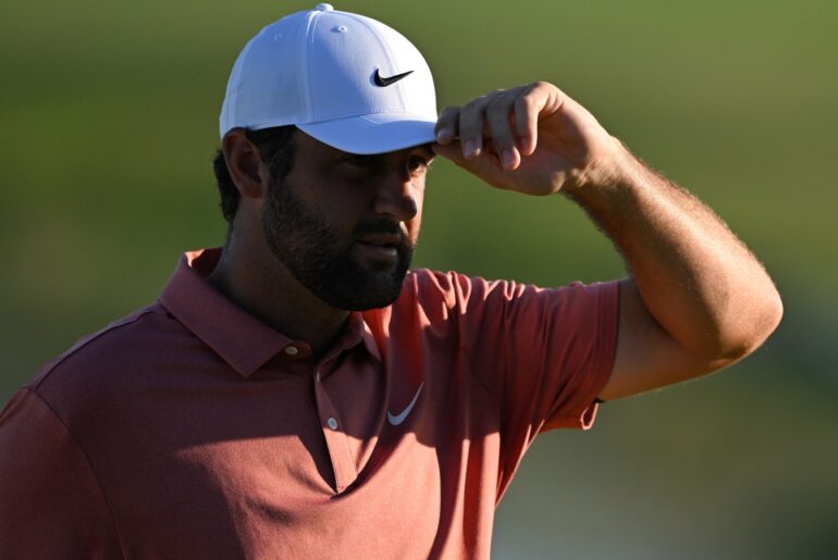 Leaders pounce after rare blunder from Scheffler - News