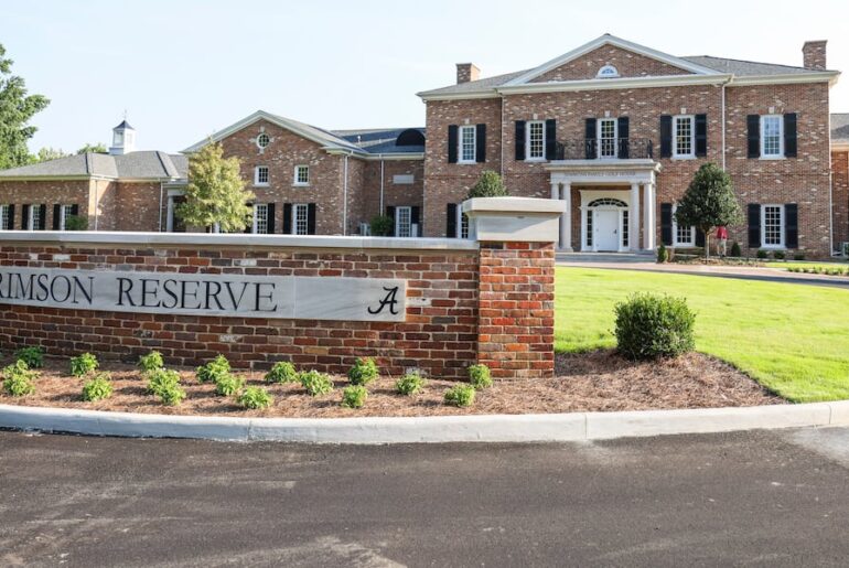 Former Alabama golf standout commits $1 million to men’s, women’s golf facilities