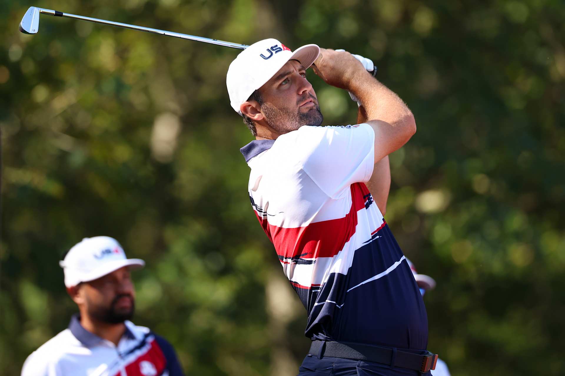 lang="x-default" FARMINGDALE, NY - SEPTEMBER 22: Scottie Scheffler of Team USA hits his tee shot on the eighth hole during the 2025 Ryder Cup Practice Round at Bethpage State Park on Monday, September 22, 2025 in Farmingdale, New York. (Photo by Scott Taetsch/PGA of America via Getty Images)