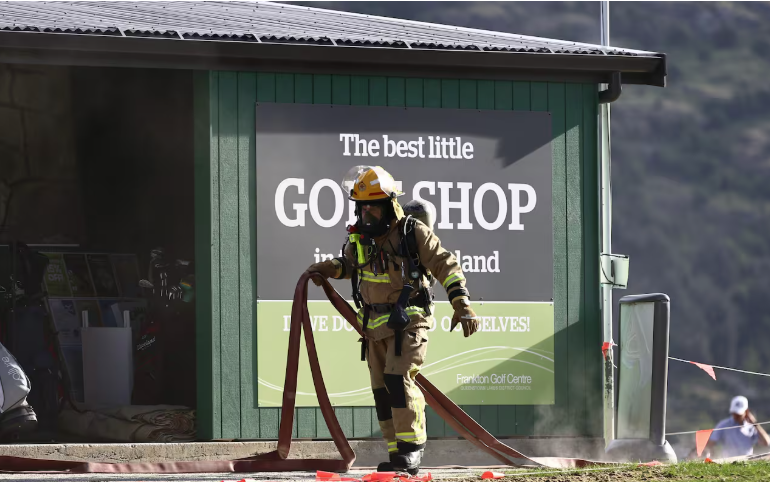 NZ: Fire Guts Frankton Golf Centre Building