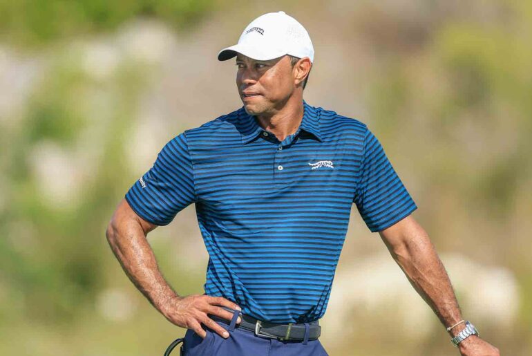 Tiger Woods grabs a putter — and explains why he looks like he’s ‘punching’