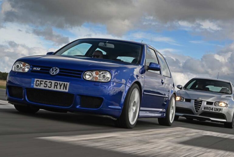 Volkswagen Golf R32 vs Alfa Romeo 147 GTA: retro V6 hot hatch battle