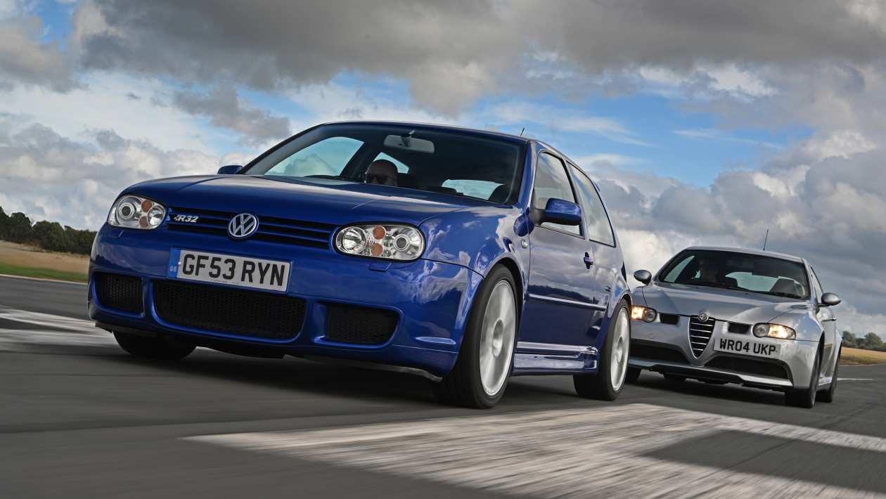 Volkswagen Golf R32 vs Alfa Romeo 147 GTA: retro V6 hot hatch battle Volkswagen Golf R32 vs Alfa Romeo 147 GTA: retro V6 hot hatch battle