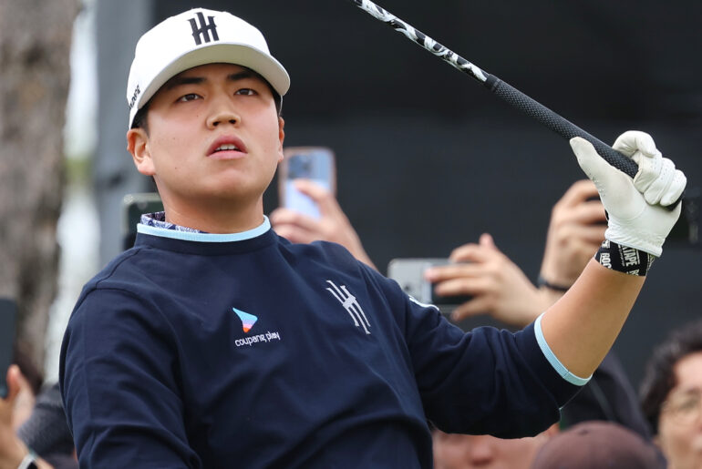 Jang Yu-bin of Korea tees off on the second hole during the first round of LIV Golf Korea at Jack Nicklaus Golf Club Korea in Incheon on May 2. [YONHAP]