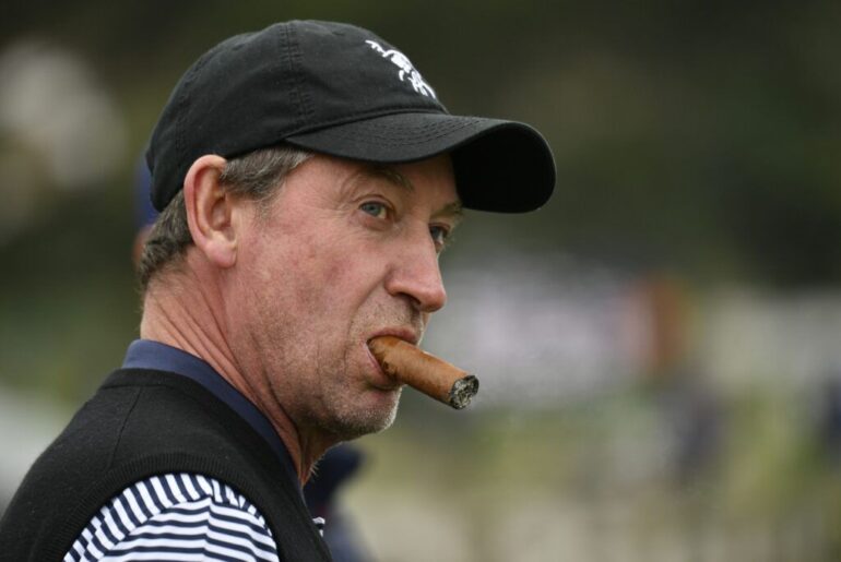 NHL Legend Wayne Gretzky Spotted Golfing With President Donald Trump