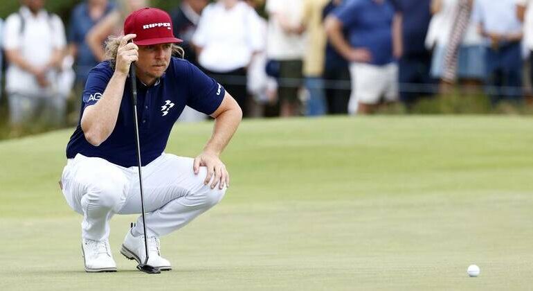 Cameron Smith looked pretty comfortable on the slick Royal Melbourne greens.  Photo: Con Chronis/AAP PHOTOS