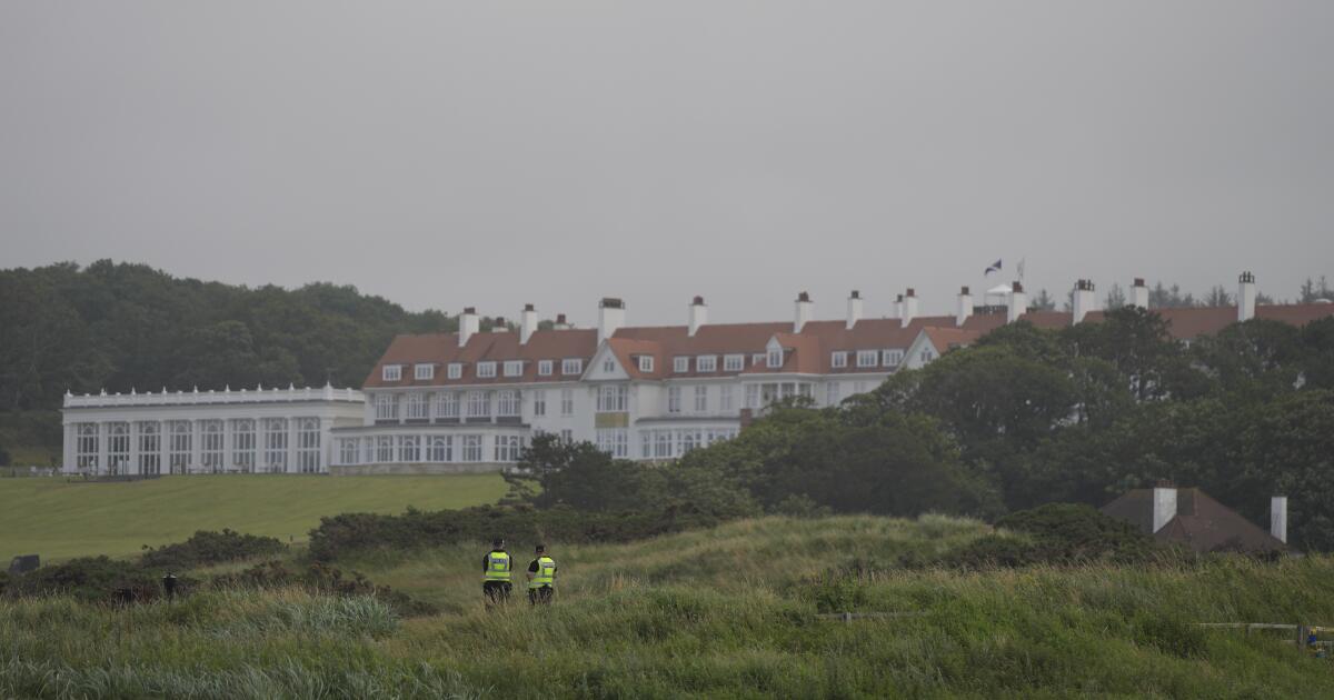 ‘Why isn’t he paying?’ Trump’s golf visit to cost Scottish taxpayers 'Why isn't he paying?' Trump's golf visit to cost Scottish taxpayers