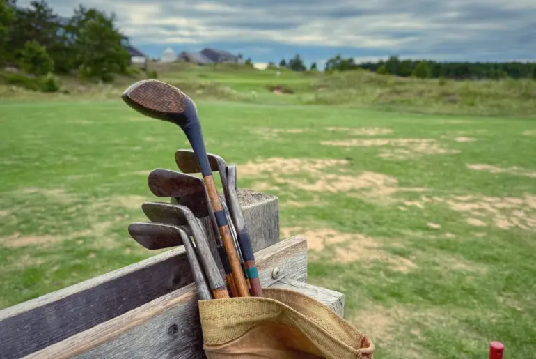 Playing hickories is a Cool Golf Thing