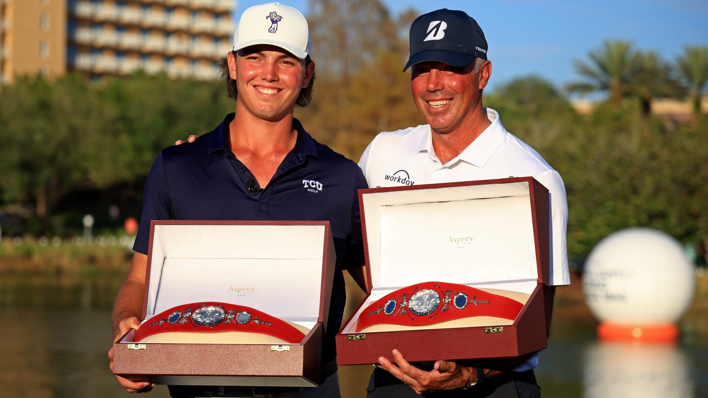 With dad in his heart and son by his side, Matt Kuchar earns emotional victory With dad in his heart and son by his side, Matt Kuchar earns emotional victory