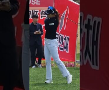 1번홀 긴장 완화와 리듬.몸 회전 감각과 스윙 균형에 효과.역스윙은 꼭 해줘요.김재희프로 #KOREA#GOLF#KLPGA#미녀#Beauty#골퍼#golfshorts#골프쇼츠