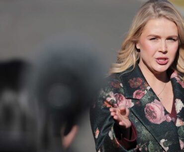 Leavitt doubles down on branding Renee Good 'lunatic' before storming away from press